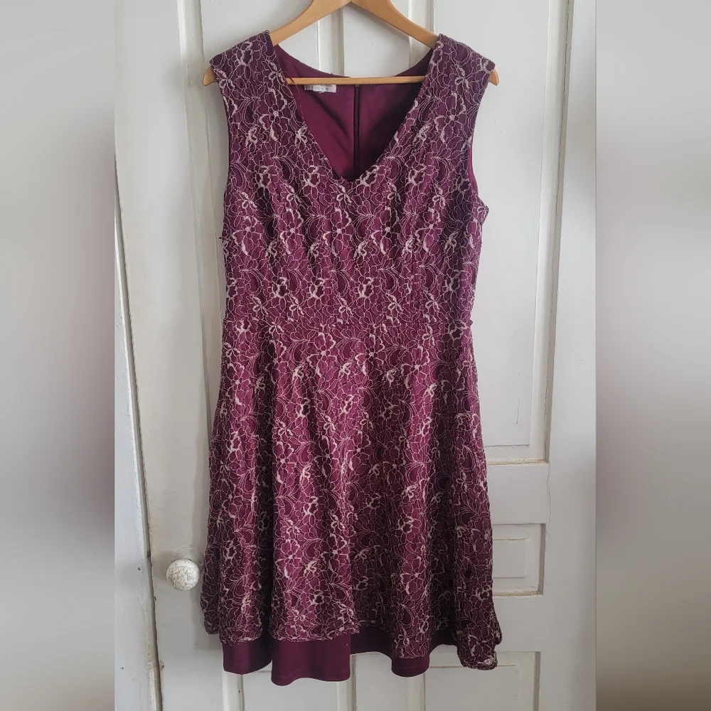 XL London Style Deep Red Burgandy And Tan Lace Mini Dress - Picture 1 of 5
